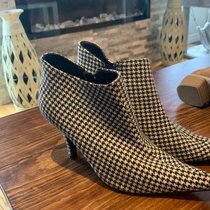 Houndstooth zip up ankle booties with side zipper